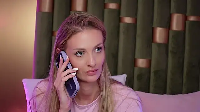 Snapshot of AmeliaAngel chatting on January 5, 5:27 pm AmeliaAngel online show from January 5, 5:27 pm