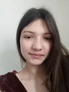 Snapshot of LunaTori456 chatting on March 4, 8:20 am LunaTori456 online show from March 4, 8:20 am