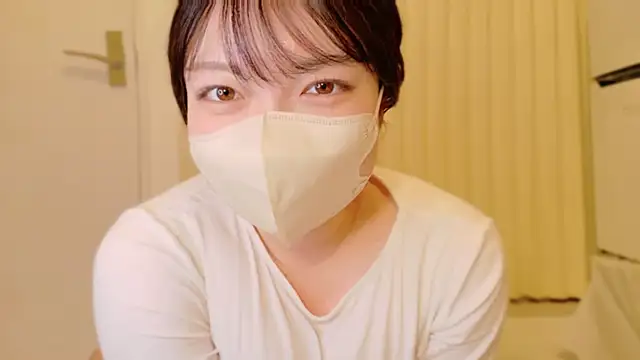   Yui  online show from May 11, 7:36 am