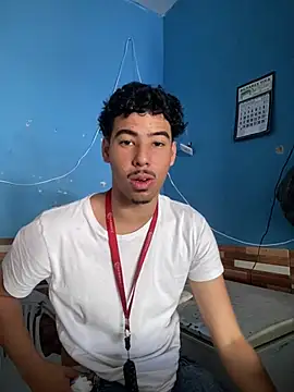 lzinho9153 online show from May 5, 6:05 pm