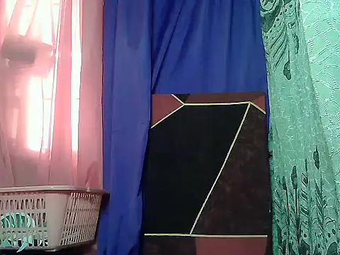 Snapshot of prettymomma24xx chatting on May 19, 10:27 pm prettymomma24xx online show from May 19, 10:27 pm