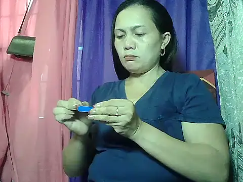 Snapshot of prettymomma24xx chatting on June 4, 2:39 am prettymomma24xx online show from June 4, 2:39 am