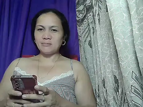 Snapshot of prettymomma24xx chatting on June 19, 7:50 pm prettymomma24xx online show from June 19, 7:50 pm
