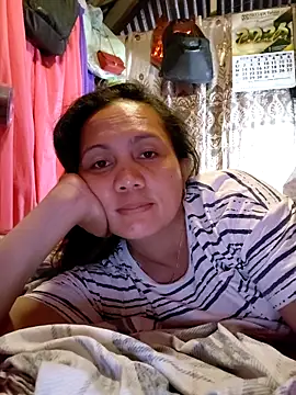 Snapshot of prettymomma24xx chatting on June 21, 8:28 am prettymomma24xx online show from June 21, 8:28 am