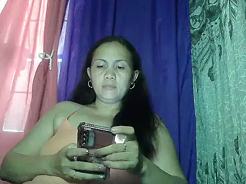 Snapshot of prettymomma24xx chatting on June 28, 2:28 am prettymomma24xx online show from June 28, 2:28 am