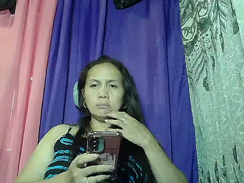 Snapshot of prettymomma24xx chatting on July 1, 12:56 am prettymomma24xx online show from July 1, 12:56 am