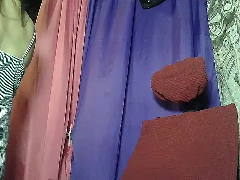 Snapshot of prettymomma24xx chatting on July 6, 1:30 pm prettymomma24xx online show from July 6, 1:30 pm