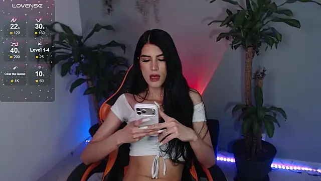 Snapshot of Lovely_bella_ chatting on April 24, 2:14 am Lovely bella online show from April 24, 2:14 am