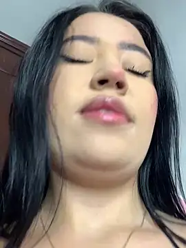 Snapshot of DulcePiink chatting on February 15, 7:43 pm DulcePiink online show from February 15, 7:43 pm