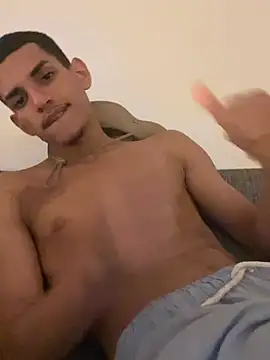 Snapshot of Gael_Reis chatting on July 5, 7:37 am Gael Reis online show from July 5, 7:37 am