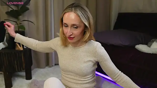 Emely Moon online show from April 30, 6:36 pm