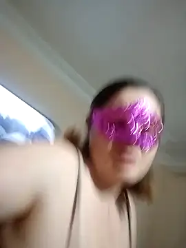 Snapshot of aliceea_34 chatting on January 5, 9:18 pm aliceea 34 online show from January 5, 9:18 pm