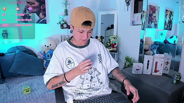 Zury Ramirez online show from January 10, 7:37 pm