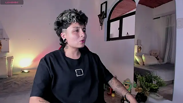 Zury Ramirez online show from May 3, 8:48 pm