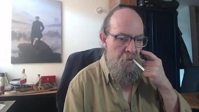 Snapshot of Uncle_Hottie chatting on June 24, 4:06 pm Uncle Hottie online show from June 24, 4:06 pm