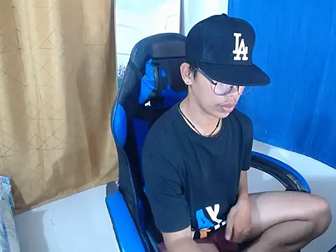 holly oreo online show from June 28, 4:46 pm