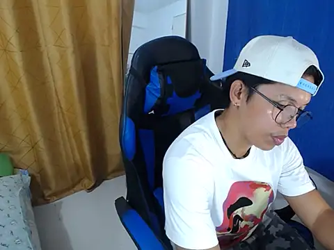 holly oreo online show from June 30, 2:18 pm