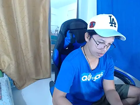 holly oreo online show from July 10, 3:14 pm