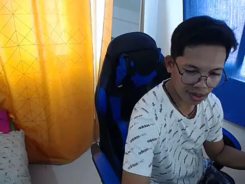 holly oreo online show from July 25, 2:20 am