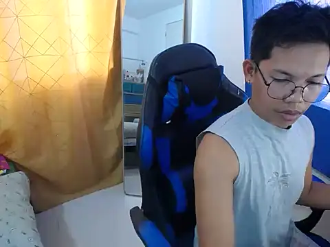 holly oreo online show from July 26, 2:31 am