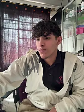 MaxStar26 online show from April 6, 4:19 pm