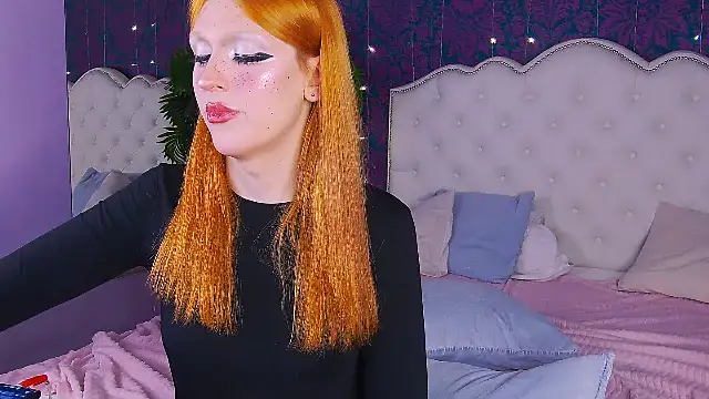 LunaBl1ss online show from April 28, 2:27 am