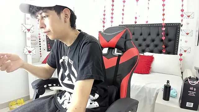 julian xx online show from February 26, 9:03 pm