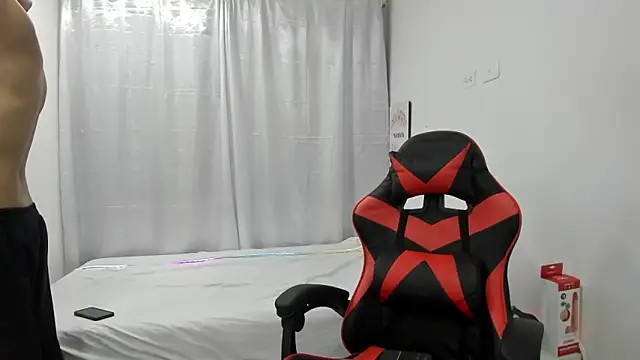 julian xx online show from March 7, 7:11 pm