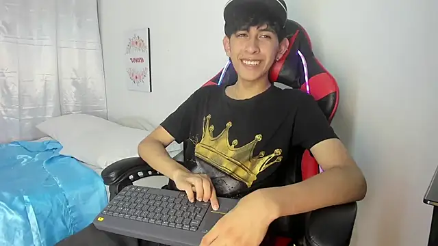 julian xx online show from April 24, 7:38 pm
