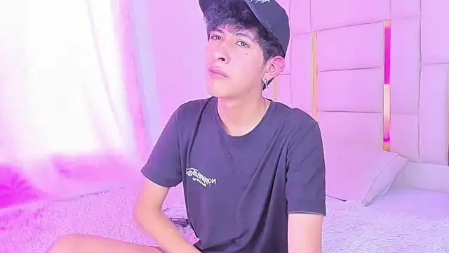 julian xx online show from June 18, 7:51 pm
