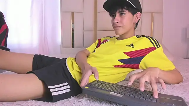 julian xx online show from July 7, 7:29 pm