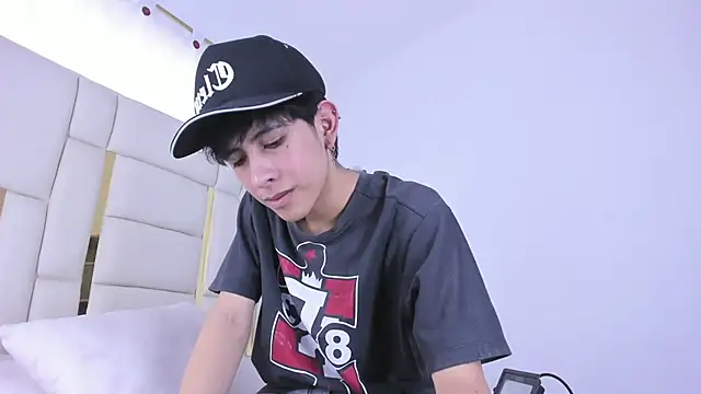 julian xx online show from July 15, 7:52 pm