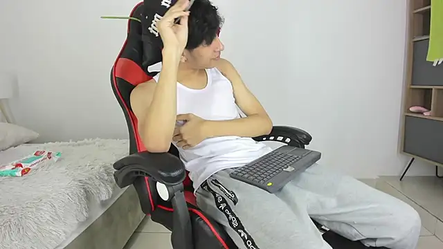 julian xx online show from July 20, 7:38 pm
