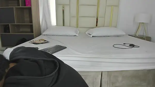 julian xx online show from July 31, 7:02 pm