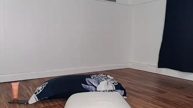 Snapshot of Bilie_Desire chatting on March 16, 5:44 am Bilie Desire online show from March 16, 5:44 am