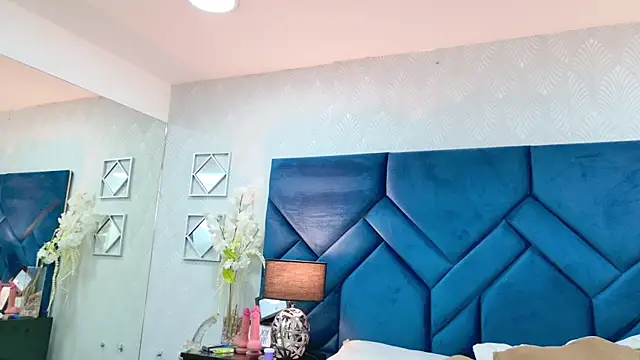 CintiaHolms online show from March 13, 2:51 am