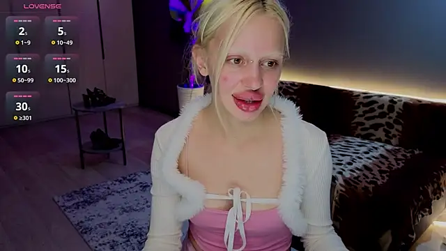 Luna Beverly online show from July 29, 8:51 pm