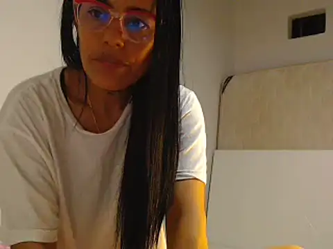Snapshot of Elizabeth_manzon chatting on May 14, 11:55 pm Elizabeth manzon online show from May 14, 11:55 pm