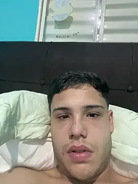 Wellington00  online show from May 6, 3:24 am