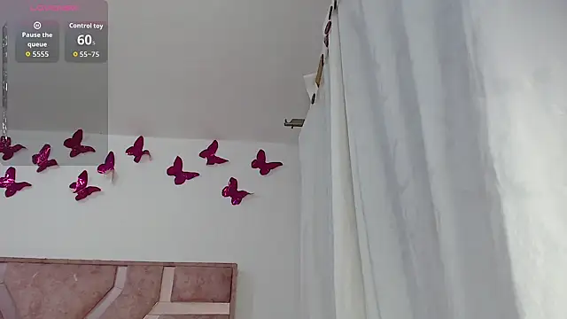 Roxy Fox- online show from March 6, 3:25 am