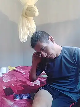 Rodrigohernan19 online show from June 25, 1:48 pm