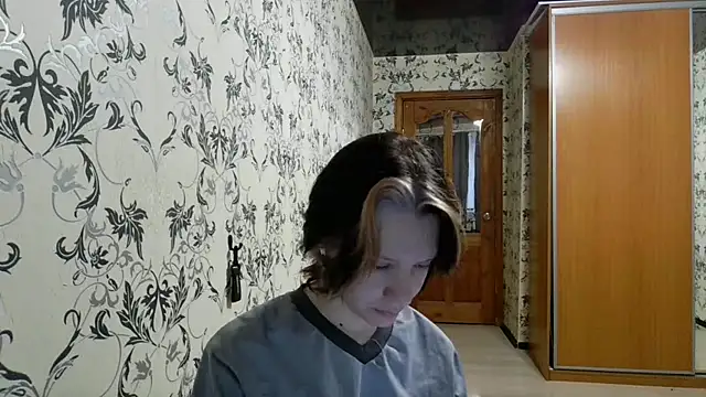 LxayBloom online show from April 28, 2:33 pm