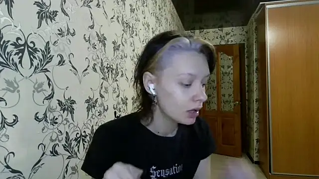 LxayBloom online show from May 1, 1:21 am