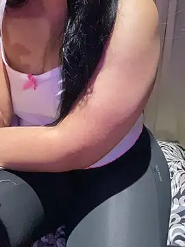 Snapshot of Lina_Velvet_ chatting on April 24, 1:41 am Lina Velvet online show from April 24, 1:41 am