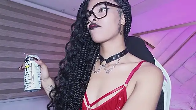 mia gatesvg online show from February 18, 3:02 am