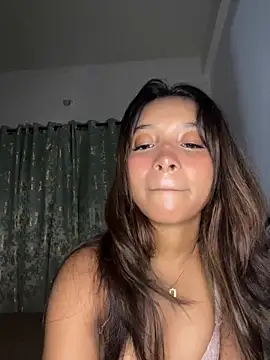 Snapshot of annaya_sexy chatting on May 15, 8:05 pm annaya sexy online show from May 15, 8:05 pm