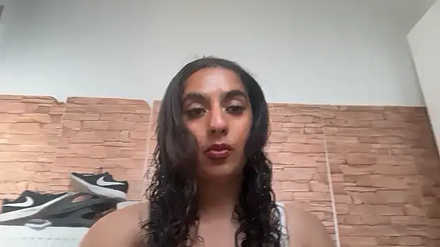 Snapshot of fayfay21@xh chatting on May 5, 5:21 pm fayfay21xh online show from May 5, 5:21 pm