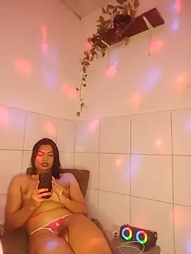 Snapshot of Jade-Morena-Transex-ON chatting on June 28, 1:00 am Jade-Morena-Transex-ON online show from June 28, 1:00 am