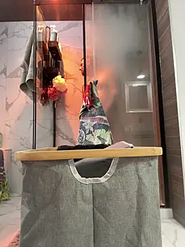 WIDBIGWHITECOCK online show from March 3, 9:53 pm