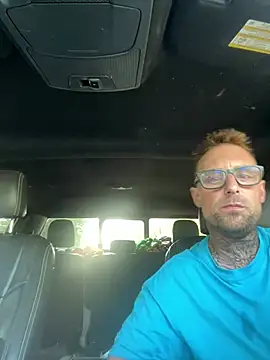 WIDBIGWHITECOCK online show from July 3, 9:21 pm